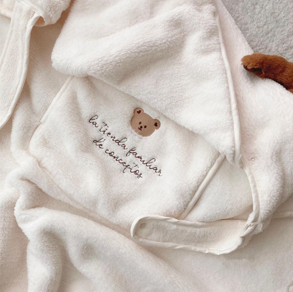 Embroidered Bear Baby Carrier Blanket, Windproof Stroller Warm Blanket, Portable Cover, Suitable for All Seasons