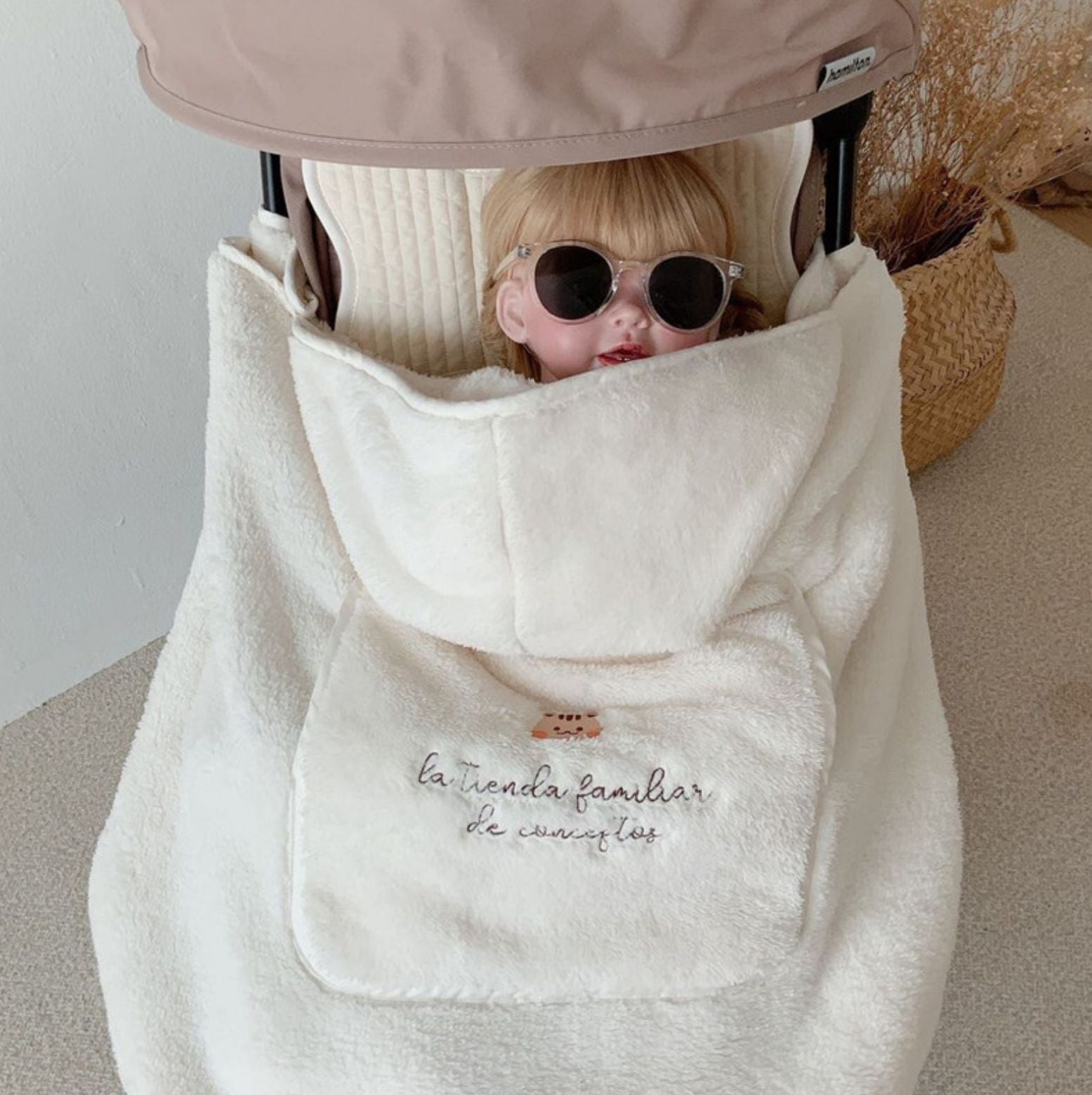 Embroidered Bear Baby Carrier Blanket, Windproof Stroller Warm Blanket, Portable Cover, Suitable for All Seasons