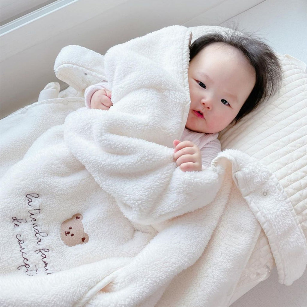 Embroidered Bear Baby Carrier Blanket, Windproof Stroller Warm Blanket, Portable Cover, Suitable for All Seasons